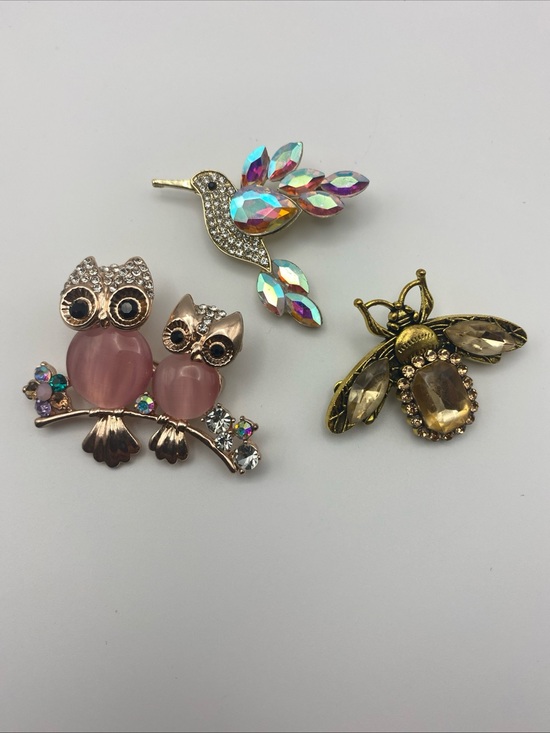 Pins Jewelry - Pink Owl, Iridescent Hummingbird & Gold Bee Brooch Set